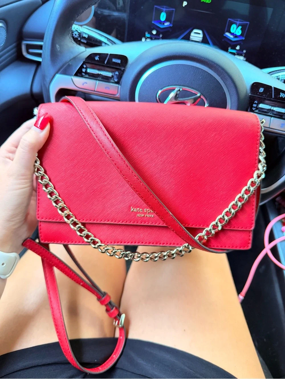 🍒New without tags Kate Spade red crossbody bag with gold chain